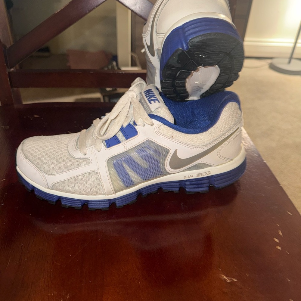 Women’s Nike 9.5 Royal Blue and White Dual Fusion Shoes